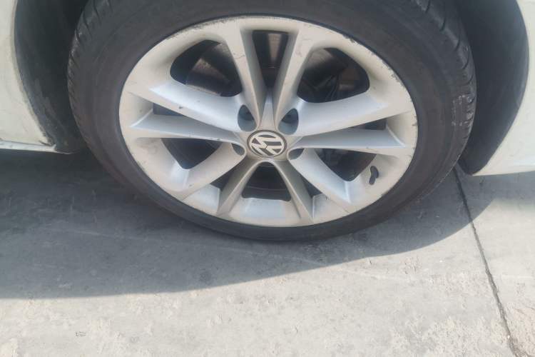 Used Volkswagen FAW-Volkswagen CC 2011 2.0 TSI Luxury Edition Right Front Wheel Hub