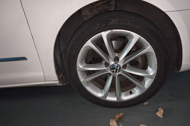 Used Volkswagen FAW-Volkswagen CC 2011 2.0 TSI Luxury Edition Right Front Wheel Hub