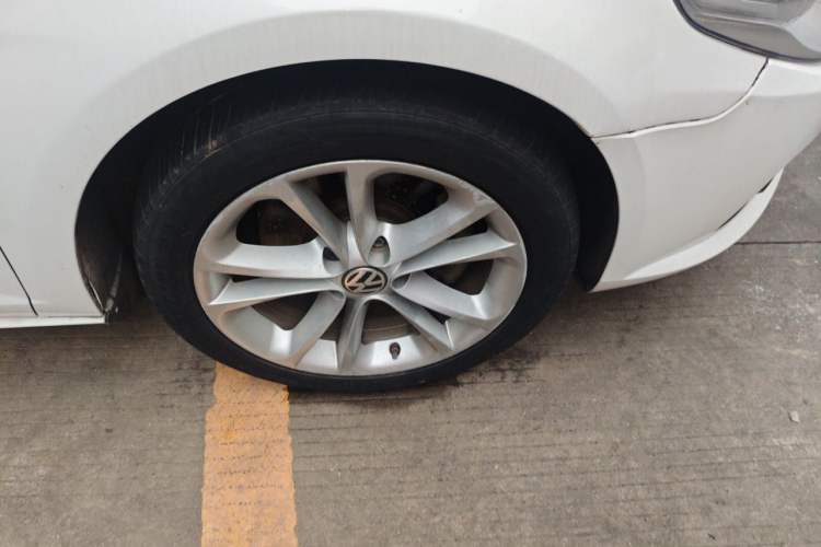 Used Volkswagen FAW-Volkswagen CC 2011 1.8TSI Luxury Model Right Front Wheel Hub