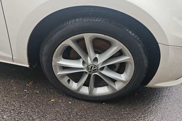 Used Volkswagen FAW-Volkswagen CC 2011 2.0 TSI Ultimate Edition Right Front Wheel Hub