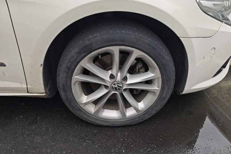 Used Volkswagen FAW-Volkswagen CC 2011 2.0 TSI Luxury Edition Right Front Wheel Hub