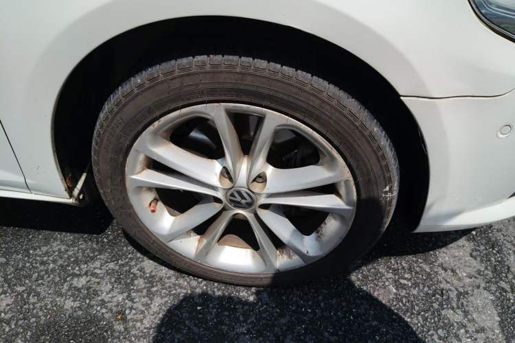 Used Volkswagen FAW-Volkswagen CC 2011 2.0 TSI Ultimate Edition Right Front Wheel Hub