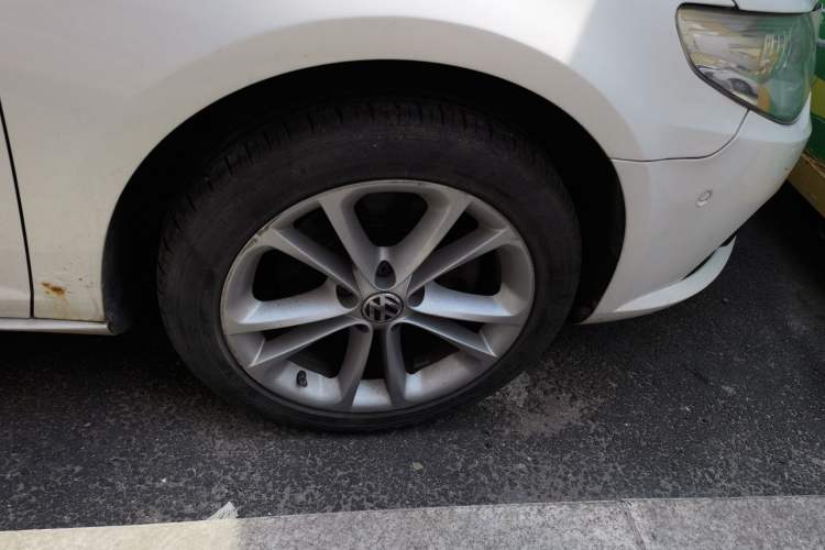 Used Volkswagen FAW-Volkswagen CC 2011 2.0 TSI Luxury Edition Right Front Wheel Hub