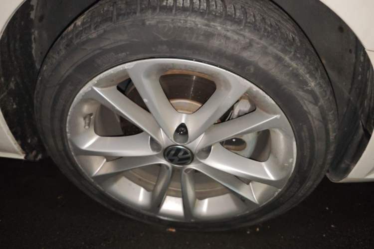 Used Volkswagen FAW-Volkswagen CC 2011 1.8TSI Luxury Model Right Front Wheel Hub