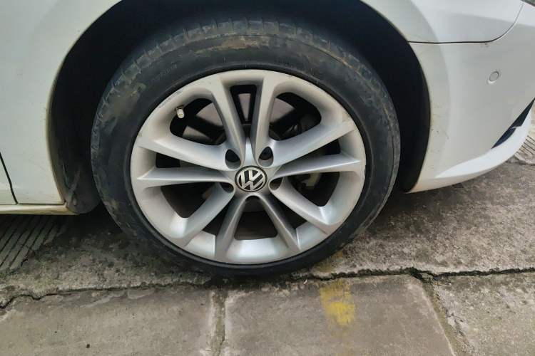 Used Volkswagen FAW-Volkswagen CC 2011 2.0 TSI Ultimate Edition Right Front Wheel Hub