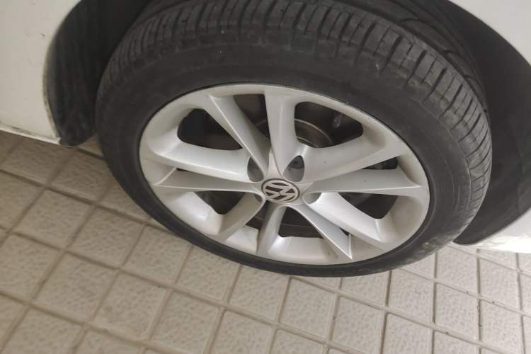Used Volkswagen FAW-Volkswagen CC 2011 2.0 TSI Ultimate Edition Right Front Wheel Hub