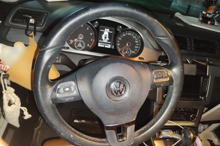 Used Volkswagen FAW-Volkswagen CC 2011 1.8TSI Luxury Model Steering Wheel