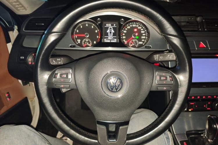 Used Volkswagen FAW-Volkswagen CC 2011 1.8TSI Luxury Model Steering Wheel