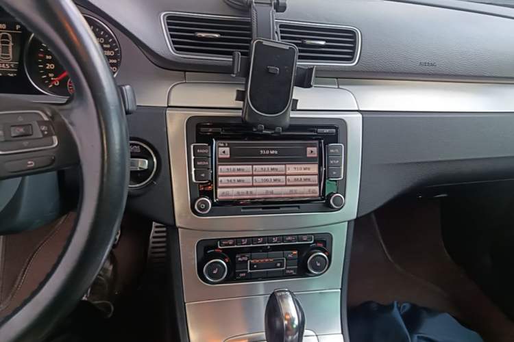 Used Volkswagen FAW-Volkswagen CC 2011 1.8 TSI Prestige Model Audio And AC Panel