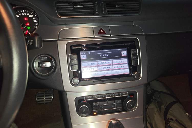 Used Volkswagen FAW-Volkswagen CC 2011 2.0 TSI Luxury Edition Audio And AC Panel