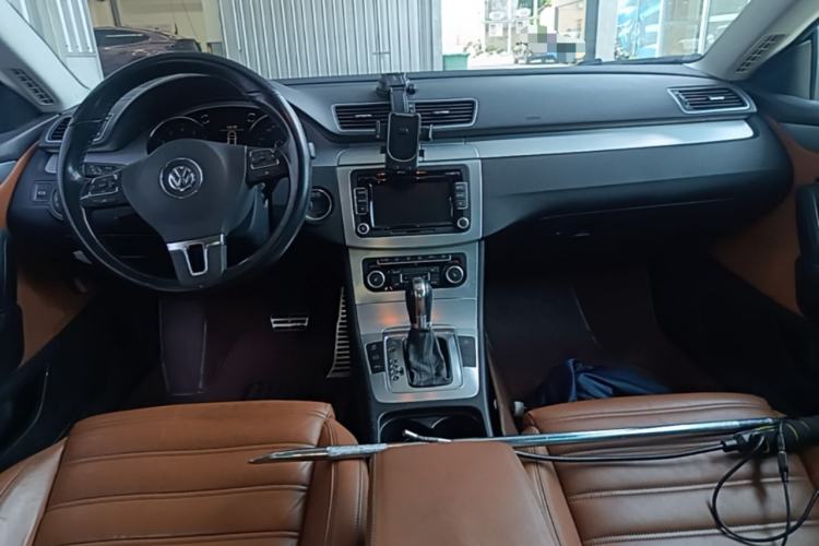 Used Volkswagen FAW-Volkswagen CC 2011 1.8 TSI Prestige Model Center Console