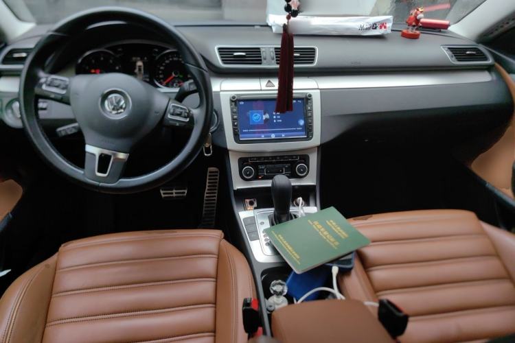 Used Volkswagen FAW-Volkswagen CC 2011 1.8TSI Luxury Model Center Console
