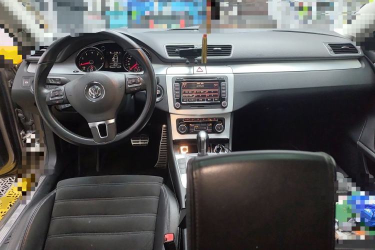 Used Volkswagen FAW-Volkswagen CC 2011 1.8TSI Luxury Model Center Console