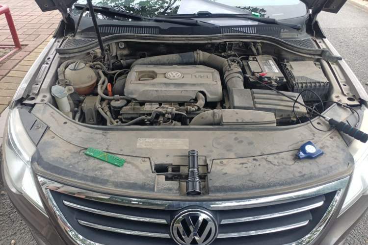 Used Volkswagen FAW-Volkswagen CC 2011 1.8TSI Luxury Model Engine Bay