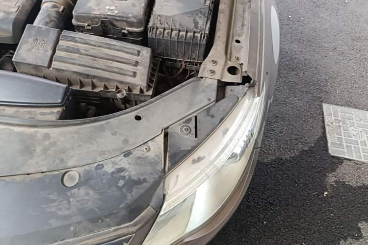 Used Volkswagen FAW-Volkswagen CC 2011 1.8 TSI Prestige Model Engine Bay Left