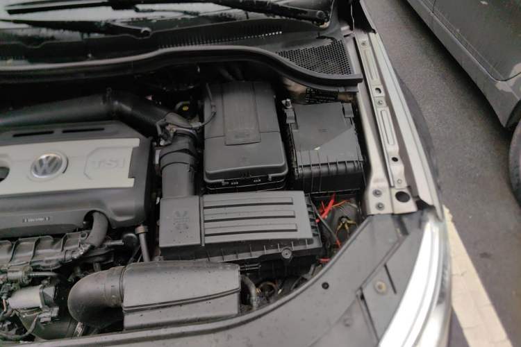 Used Volkswagen FAW-Volkswagen CC 2011 1.8TSI Luxury Model Engine Bay Left