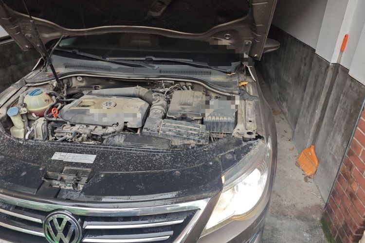 Used Volkswagen FAW-Volkswagen CC 2011 1.8 TSI Prestige Model Engine Bay Left