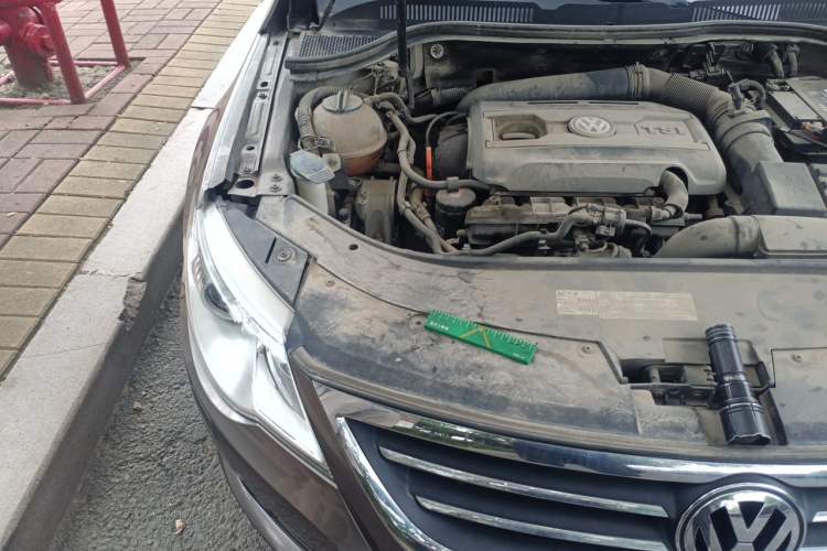 Used Volkswagen FAW-Volkswagen CC 2011 1.8TSI Luxury Model Engine Bay Right