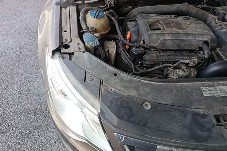 Used Volkswagen FAW-Volkswagen CC 2011 1.8 TSI Prestige Model Engine Bay Right