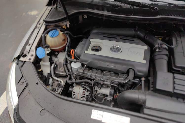 Used Volkswagen FAW-Volkswagen CC 2011 1.8TSI Luxury Model Engine Bay Right