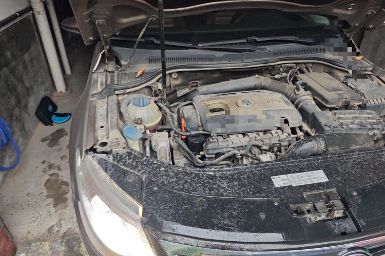 Used Volkswagen FAW-Volkswagen CC 2011 1.8 TSI Prestige Model Engine Bay Right