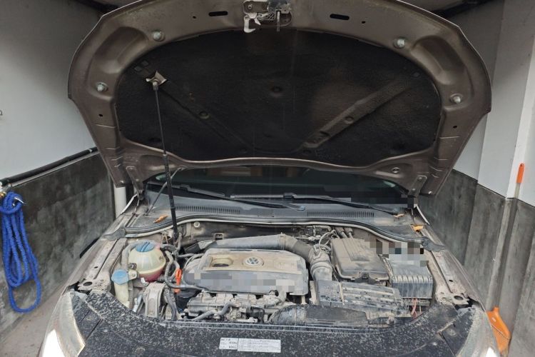 Used Volkswagen FAW-Volkswagen CC 2011 1.8 TSI Prestige Model Engine Bay
