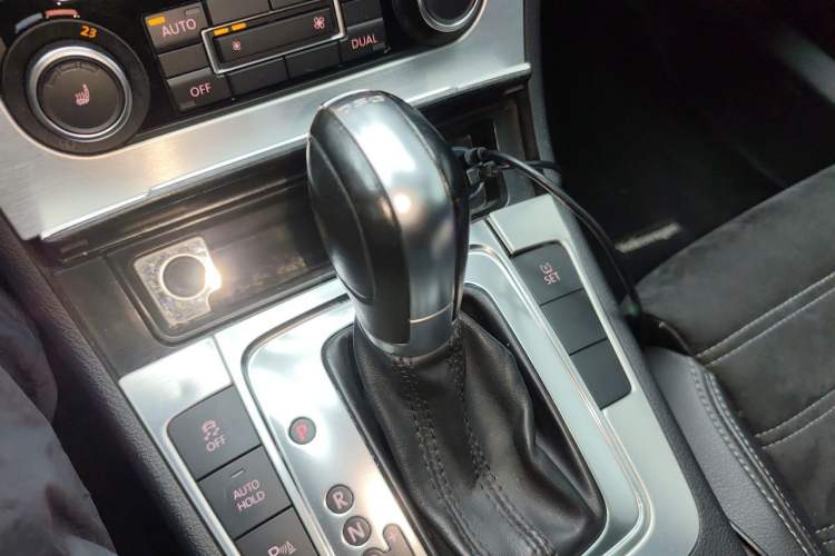 Used Volkswagen FAW-Volkswagen CC 2011 1.8TSI Luxury Model Gear Lever