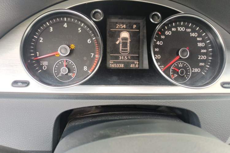 Used Volkswagen FAW-Volkswagen CC 2011 1.8TSI Luxury Model Odometer Close Up