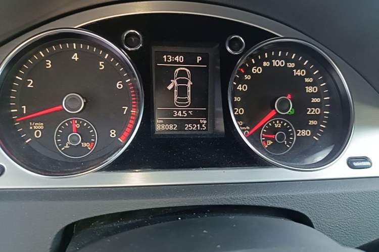 Used Volkswagen FAW-Volkswagen CC 2011 1.8 TSI Prestige Model Odometer Close Up