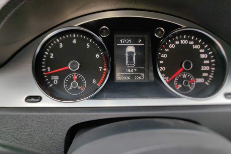 Used Volkswagen FAW-Volkswagen CC 2011 1.8TSI Luxury Model Odometer Close Up