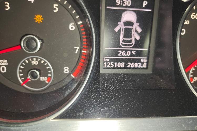 Used Volkswagen FAW-Volkswagen CC 2011 2.0 TSI Luxury Edition Odometer Close Up