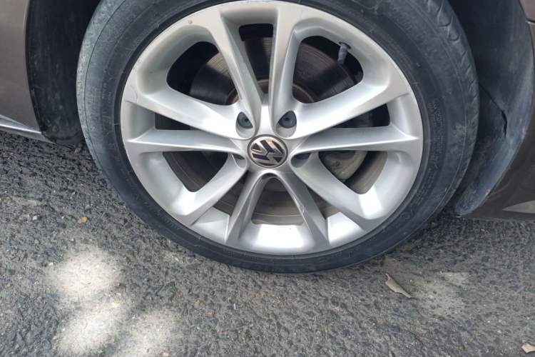 Used Volkswagen FAW-Volkswagen CC 2011 1.8TSI Luxury Model Right Front Wheel Hub