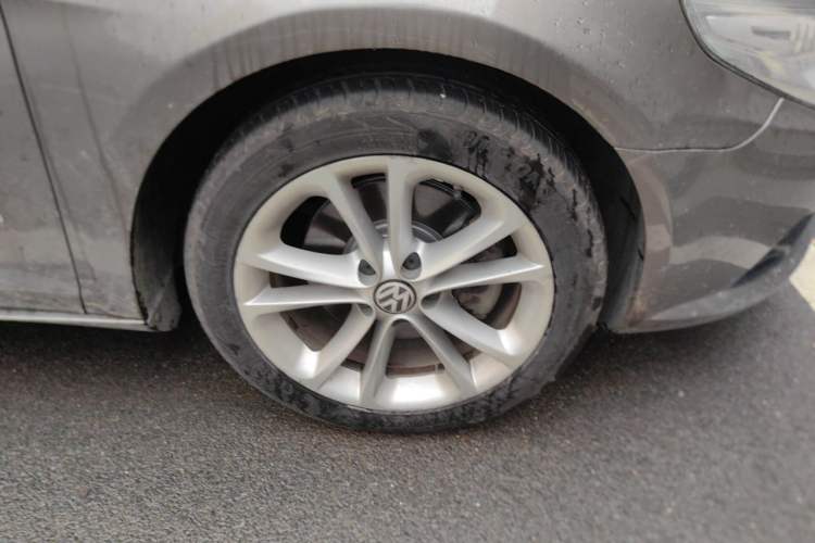 Used Volkswagen FAW-Volkswagen CC 2011 1.8TSI Luxury Model Right Front Wheel Hub