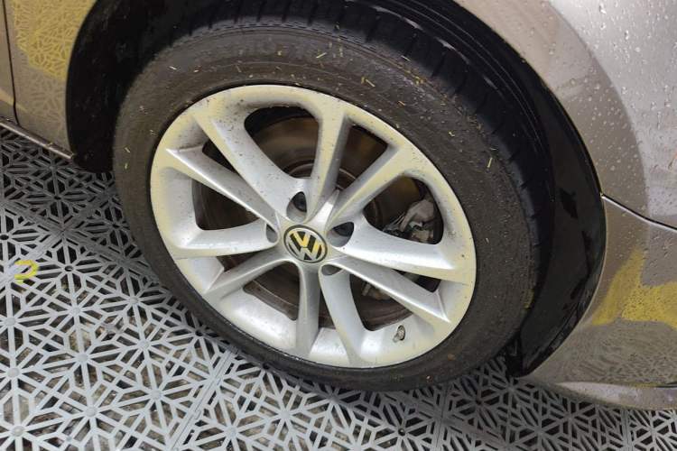Used Volkswagen FAW-Volkswagen CC 2011 1.8TSI Luxury Model Right Front Wheel Hub