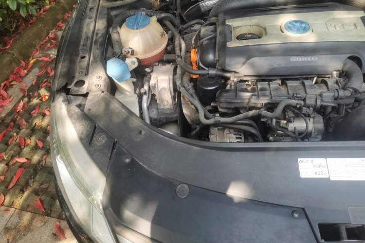 Used Volkswagen FAW-Volkswagen CC 2012 1.8TSI Luxury Model Engine Bay Right