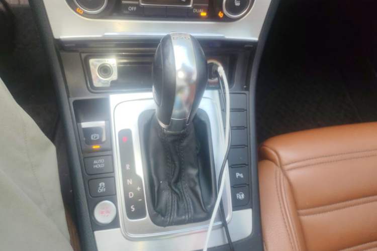Used Volkswagen FAW-Volkswagen CC 2012 2.0 TSI Ultimate Edition Gear Lever