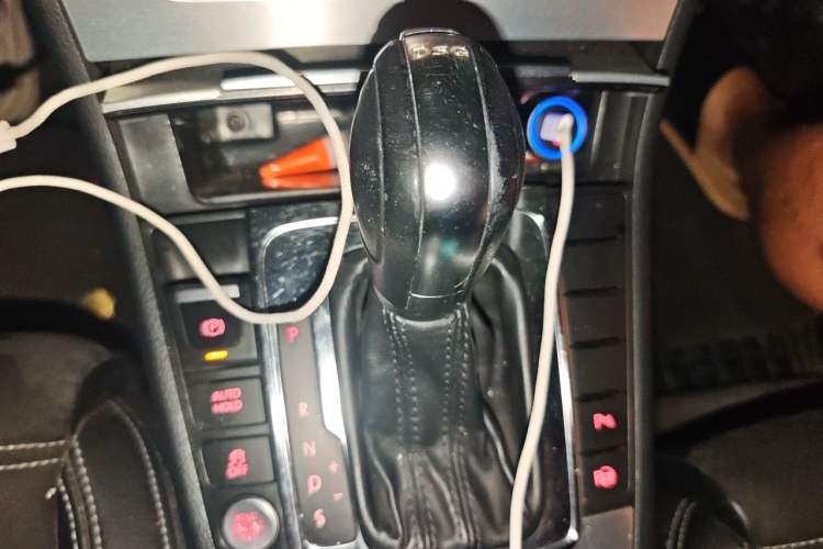 Used Volkswagen FAW-Volkswagen CC 2012 2.0 TSI Ultimate Edition Gear Lever