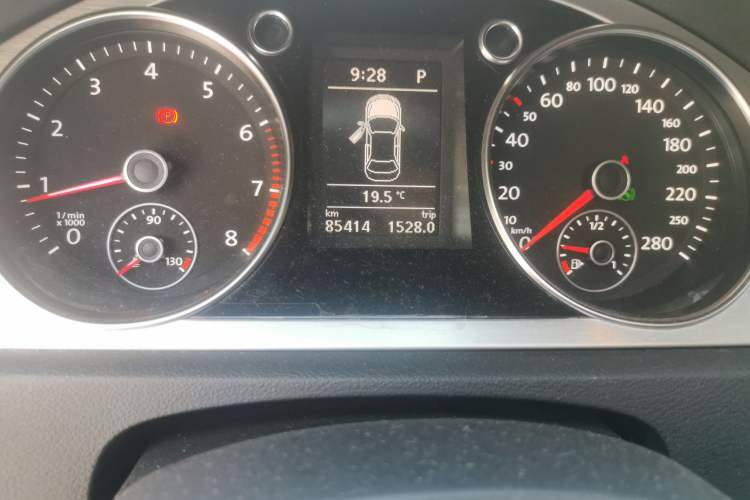 Used Volkswagen FAW-Volkswagen CC 2012 1.8TSI Luxury Model Odometer Close Up