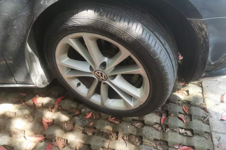 Used Volkswagen FAW-Volkswagen CC 2012 1.8TSI Luxury Model Right Front Wheel Hub