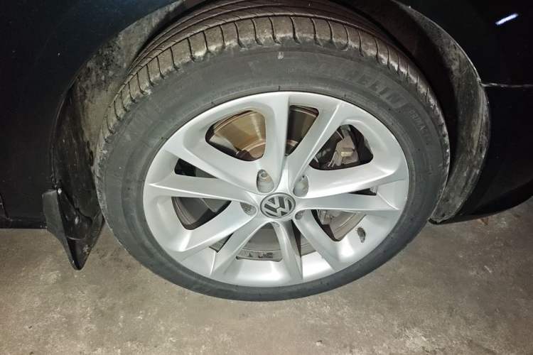 Used Volkswagen FAW-Volkswagen CC 2012 2.0 TSI Ultimate Edition Right Front Wheel Hub