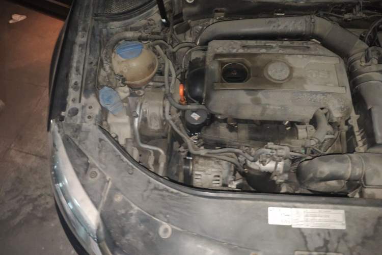 Used Volkswagen FAW-Volkswagen CC 2012 1.8TSI Prestige Model Engine Bay Right