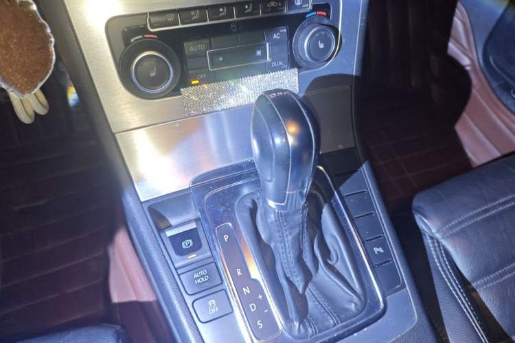 Used Volkswagen FAW-Volkswagen CC 2012 1.8TSI Prestige Model Gear Lever