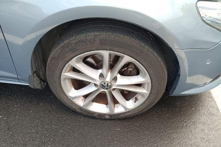 Used Volkswagen FAW-Volkswagen CC 2012 2.0 TSI Luxury Model Right Front Wheel Hub
