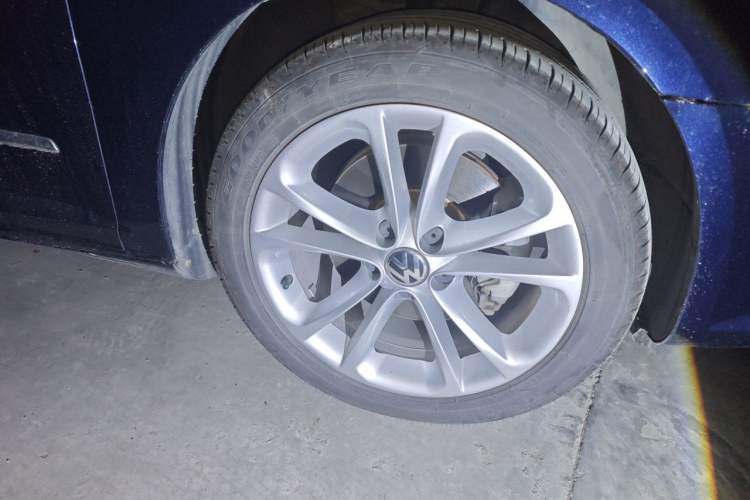 Used Volkswagen FAW-Volkswagen CC 2012 1.8TSI Prestige Model Right Front Wheel Hub