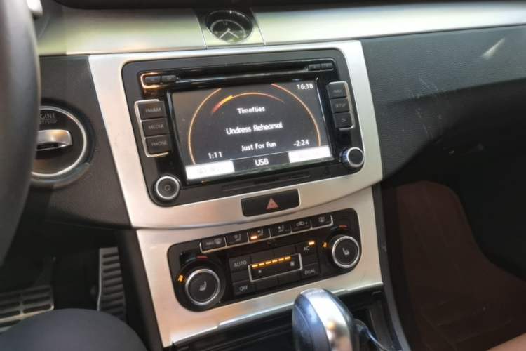 Used Volkswagen FAW-Volkswagen CC 2012 1.8TSI Elite Edition Audio And AC Panel