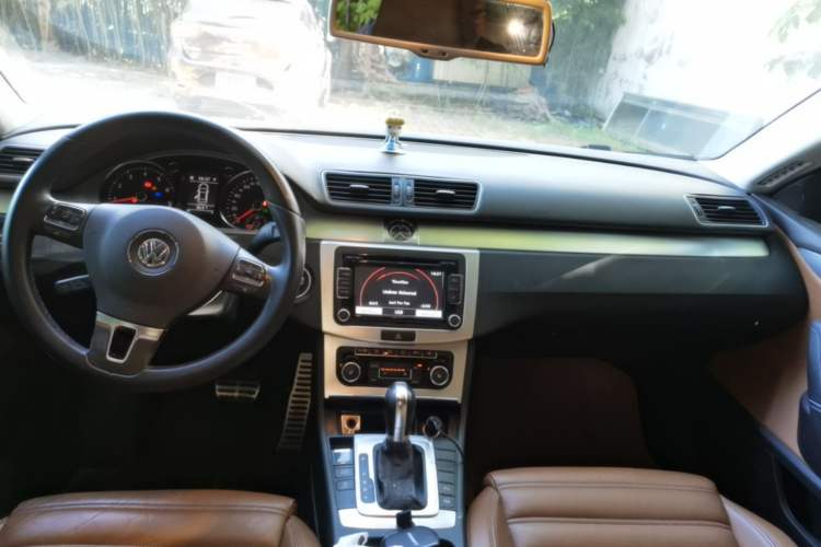 Used Volkswagen FAW-Volkswagen CC 2012 1.8TSI Elite Edition Center Console