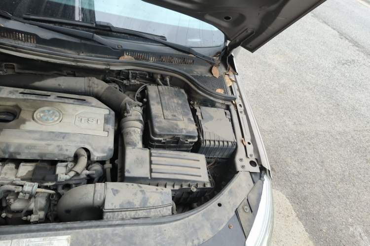 Used Volkswagen FAW-Volkswagen CC 2012 1.8TSI Luxury Model Engine Bay Left