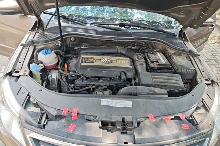 Used Volkswagen FAW-Volkswagen CC 2012 1.8TSI Prestige Model Engine Bay