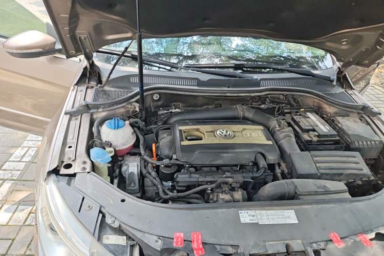 Used Volkswagen FAW-Volkswagen CC 2012 1.8TSI Prestige Model Engine Bay Right