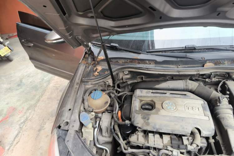 Used Volkswagen FAW-Volkswagen CC 2012 1.8TSI Luxury Model Engine Bay Right